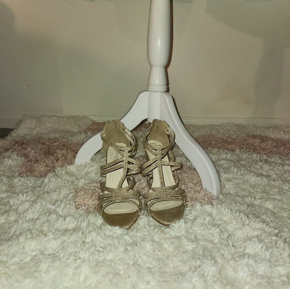6 1/2 Women's Strappy Gold Heels - Picture 2 of 2